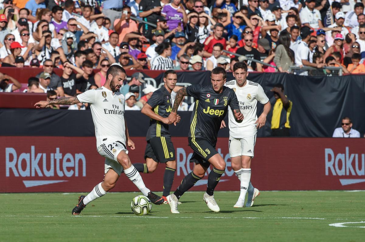 巴尔韦德欧冠赛场关键表现回顾：伯纳乌欧冠之夜的中场引擎