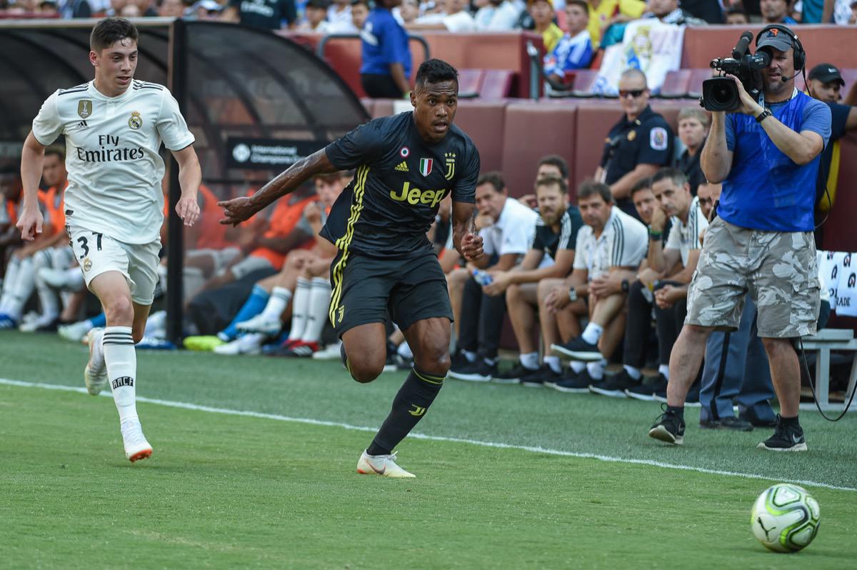 巴尔韦德与西多夫、杰拉德对比:三代全能中场的异同与传承